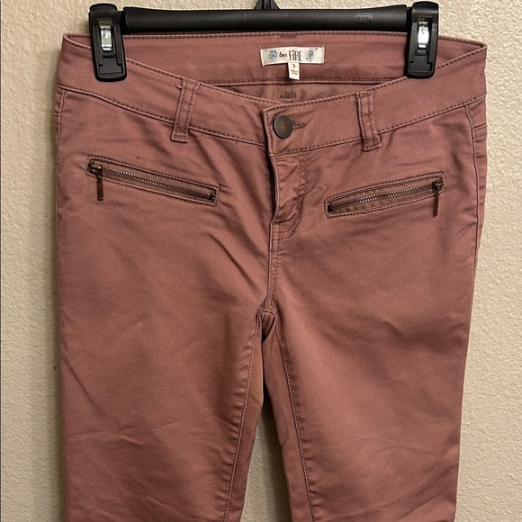 Love Fire Women Juniors Dusty Rose Skinny Pants Size 3 - Picture 3 of 4